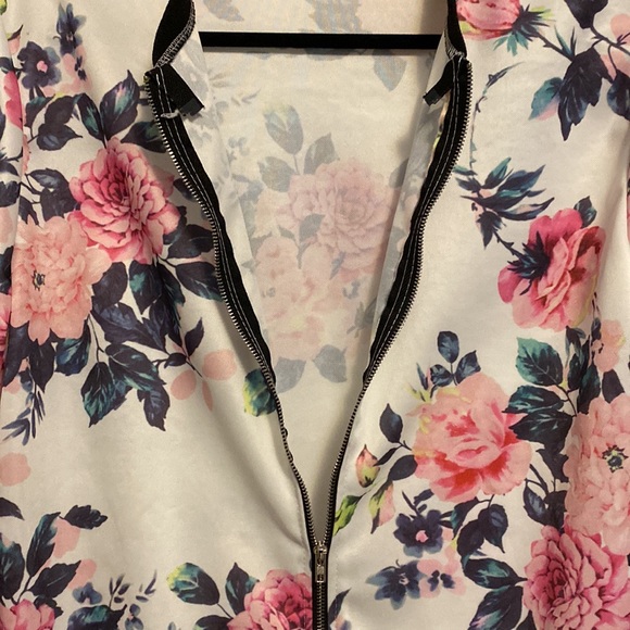 BOGO FREE Light Floral Jacket - Picture 2 of 3